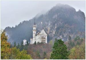 Wallario Vliestapete »Schloss Neuschwanstein in Bayern«, Seidenmatte Oberfläche, hochwertiger Digitaldruck, in verschiedenen Größen erhältlich