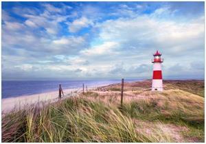 Wallario Vliestapete »Leuchtturm am Strand von Sylt«, Seidenmatte Oberfläche, hochwertiger Digitaldruck, in verschiedenen Größen erhältlich