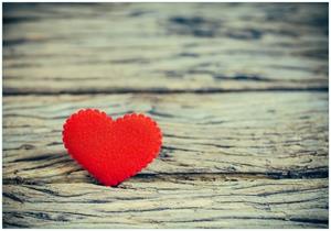 Wallario Vliestapete »Liebe mein Valentin - Rotes Filzherz auf Holz«, Seidenmatte Oberfläche, hochwertiger Digitaldruck, in verschiedenen Größen erhältlich