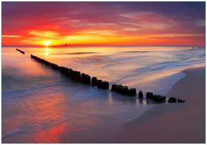 Wallario Vliestapete »Farbenspiel im Himmel - Sonnenuntergang am Strand«, Seidenmatte Oberfläche, hochwertiger Digitaldruck, in verschiedenen Größen erhältlich
