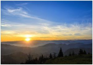 Wallario Vliestapete »Sonnenaufgang über dem Schwarzwald«, Seidenmatte Oberfläche, hochwertiger Digitaldruck, in verschiedenen Größen erhältlich