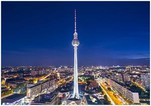 Wallario Vliestapete »Fernsehturm Berlin bei Nacht«, Seidenmatte Oberfläche, hochwertiger Digitaldruck, in verschiedenen Größen erhältlich