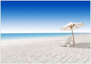 Wallario Vliestapete »Sonnenliege am weißen Strand unter blauem Himmel«, Seidenmatte Oberfläche, hochwertiger Digitaldruck, in verschiedenen Größen erhältlich