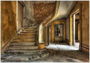 Wallario Vliestapete »Massive Steintreppe in herrenlosem Haus«, Seidenmatte Oberfläche, hochwertiger Digitaldruck, in verschiedenen Größen erhältlich
