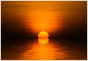 Wallario Vliestapete »Sonnenuntergang über dem Wasser II«, Seidenmatte Oberfläche, hochwertiger Digitaldruck, in verschiedenen Größen erhältlich