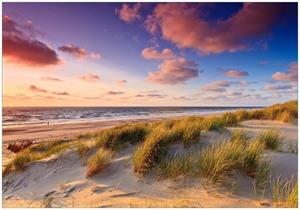 Wallario Vliestapete »Abendspaziergang am Strand - Sonnenuntergang über dem Meer«, Seidenmatte Oberfläche, hochwertiger Digitaldruck, in verschiedenen Größen erhä