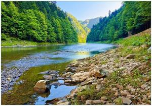 Wallario Vliestapete »Fluss in den Bergen an steinigem Ufer«, Seidenmatte Oberfläche, hochwertiger Digitaldruck, in verschiedenen Größen erhältlich