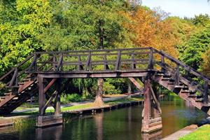 Meberg Fototapete, Brücke, Natur, Fototapete Alte Holz Brücke Wandbild Vliestapete Motiv 200x300 cm Natur Wald