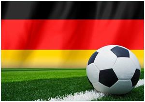 Wallario Vliestapete »Fußball vor einer Deutschlandflagge«, Seidenmatte Oberfläche, hochwertiger Digitaldruck, in verschiedenen Größen erhältlich