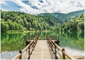 Wallario Vliestapete »Steg am See in den Bergen«, Seidenmatte Oberfläche, hochwertiger Digitaldruck, in verschiedenen Größen erhältlich