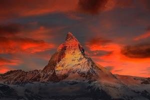 Meberg Fototapete, Matterhorn, Fototapete Berge der Schweiz bei Sonnenuntergang Wandbild Vliestapete Motiv 200x300 cm