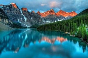 Meberg Fototapete, Natur, Fototapete Alberta Kanada Wandbild Vliestapete Motiv 200x300 cm Batur Wald Berge