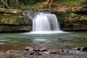 Meberg Fototapete, Wasser, Fototapete Beste Aussicht auf den Wasserfall Wandbild Vliestapete Motiv 200x300 cm Wasser See