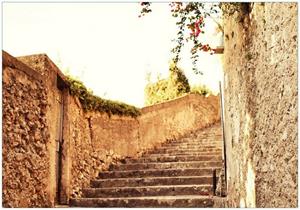 Wallario Vliestapete »Steinerne Treppe in Italien«, Seidenmatte Oberfläche, hochwertiger Digitaldruck, in verschiedenen Größen erhältlich