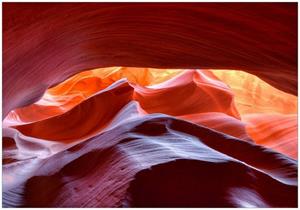 Wallario Vliestapete »Antelop Canyon USA Kalksandsteingebirge in leuchtenden Farben«, Seidenmatte Oberfläche, hochwertiger Digitaldruck, in verschiedenen Größen erhält