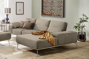 W.Schillig Ecksofa run, mit elegantem Holzsockel, Füße in Chrom glänzend, Breite 319 cm