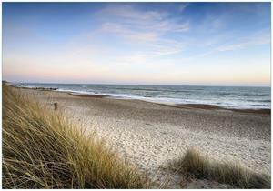 Wallario Vliestapete »Strandspaziergang im Urlaub an der Ostsee«, Seidenmatte Oberfläche, hochwertiger Digitaldruck, in verschiedenen Größen erhältlich