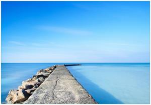 Wallario Vliestapete »Pier am blauen Ozean mit blauem Himmel«, Seidenmatte Oberfläche, hochwertiger Digitaldruck, in verschiedenen Größen erhältlich