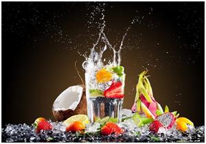 Wallario Vliestapete »Tropische Früchte in einem erfrischenden Drink«, Seidenmatte Oberfläche, hochwertiger Digitaldruck, in verschiedenen Größen erhältlich