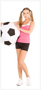 Wallario Türtapete »Schönes Mädchen mit riesigem Fußball und langen Beinen«, glatt, ohne Struktur