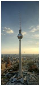 Wallario Türtapete »Fernsehturm Berlin mit Panoramablick über die Stadt«, glatt, ohne Struktur