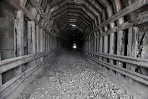 Papermoon Fototapete Tunnel Schwarz & Weiß, Vliestapete, hochwertiger Digitaldruck, inklusive Kleister