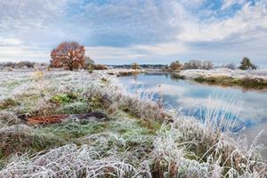 Papermoon Fototapete "Fluss in Schneelandschaft"