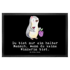 Mr. & Mrs. Panda Fußmatte Winzerin mit Herz - Schwarz - Geschenk, Türvorleger, Vorleger, Schmut, , Höhe: 0.5 mm