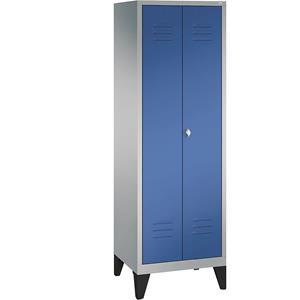 C+P CLASSIC Garderobenschrank mit Füßen, 4 Fachböden, Kleiderstange, Abteile 2 x 300 mm, weißaluminium / enzianblau