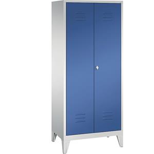 C+P CLASSIC Garderobenschrank mit Füßen, 4 Fachböden, Kleiderstange, Abteile 2 x 400 mm, lichtgrau / enzianblau