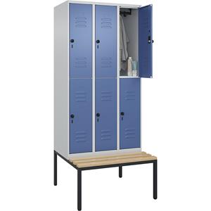 C+P Kledingkast Classic PLUS met twee verdiepingen en zitbank, 3 compartimenten, lichtgrijs / verblauw, b = 900 mm, veiligheidsdraaigrendel, ondergebouwd, beuken-hardhout