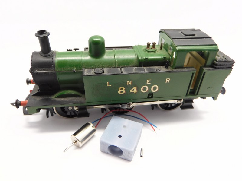 Crazytoys micromotor 0T008 motor ombouwset voor Hornby 0-4-0T Pug, Class 08, Class 0F , Class 3F, Class 4P (Fowler), Class 58, Class 142 , Class 466, Class A1X Terrier, Class B12, Class J13, Class J52, Class J8