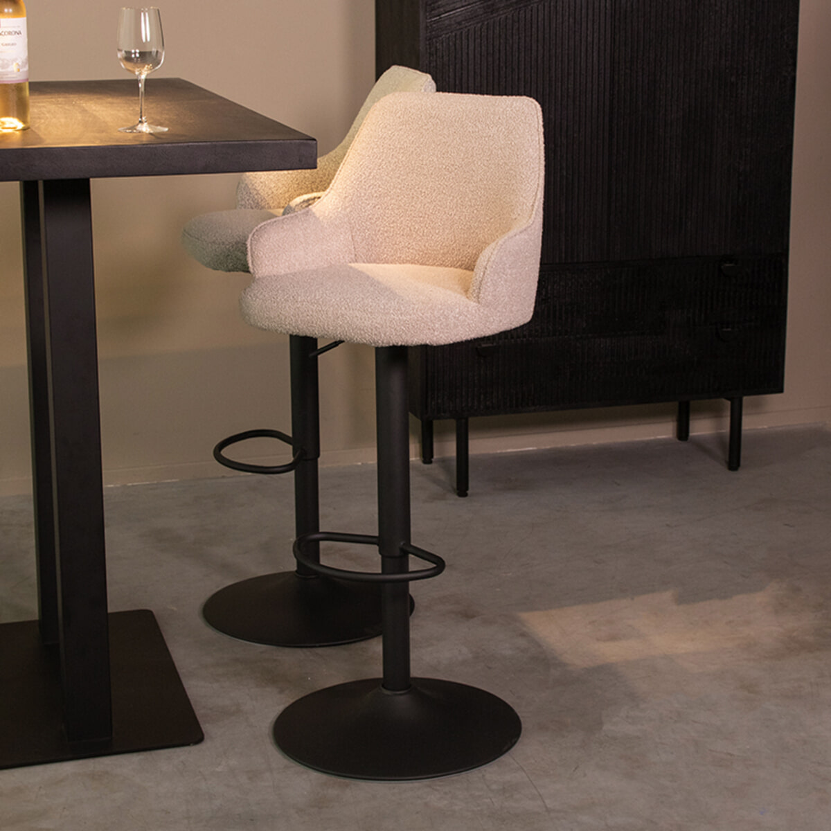 LABEL51 Draaibare Barkruk Fender Bouclé - Naturel (zithoogte 64-84cm)