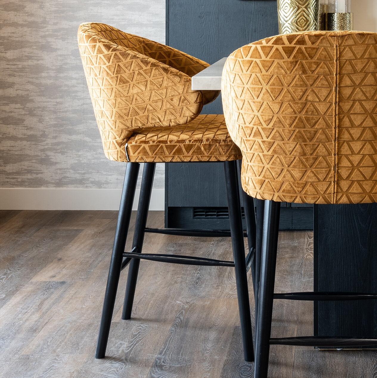 Richmond Interiors Richmond Barstoel Indigo Triangle - Goud (zithoogte 68cm)
