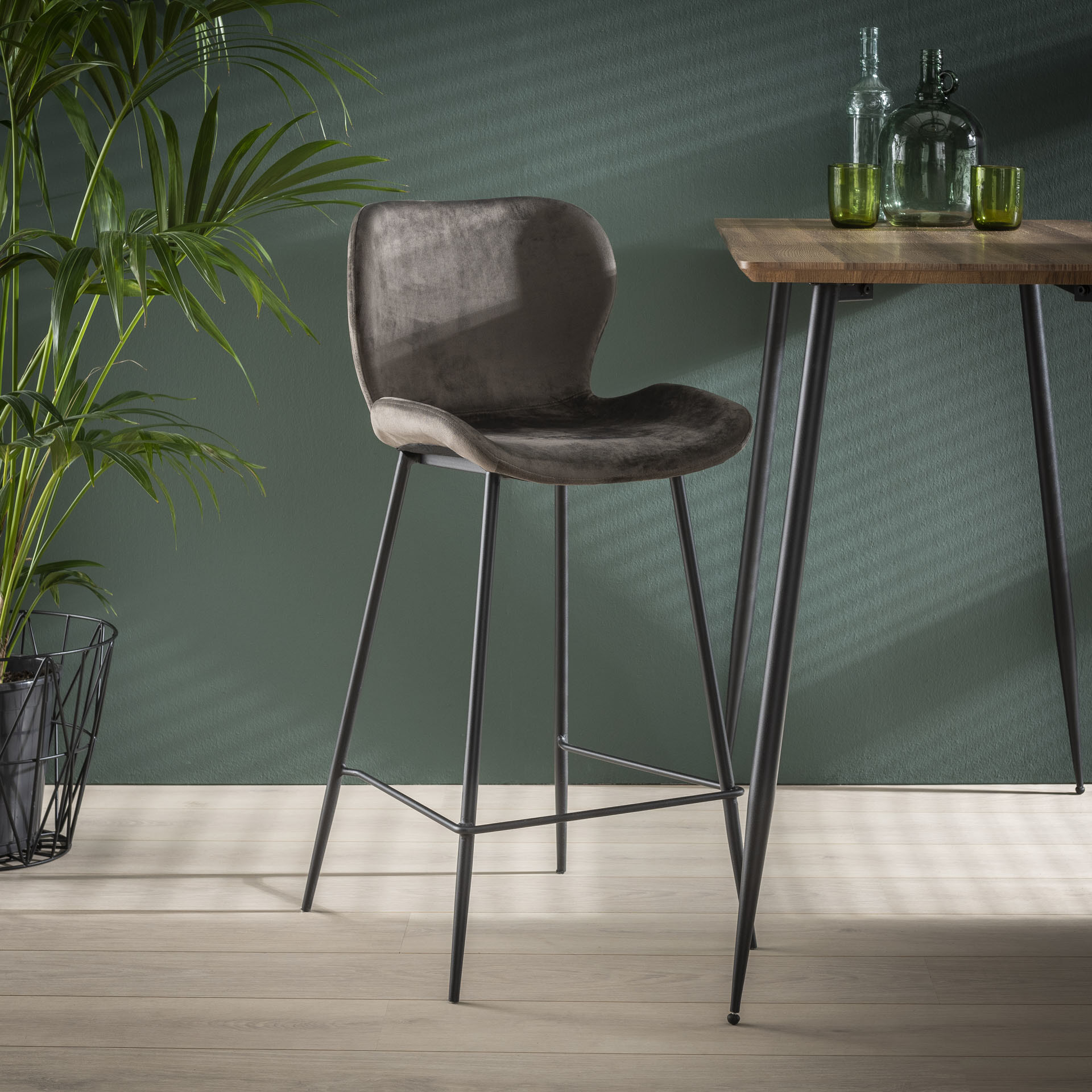 LifestyleFurn Barstoel Gael Velvet - Antraciet (zithoogte 67cm)