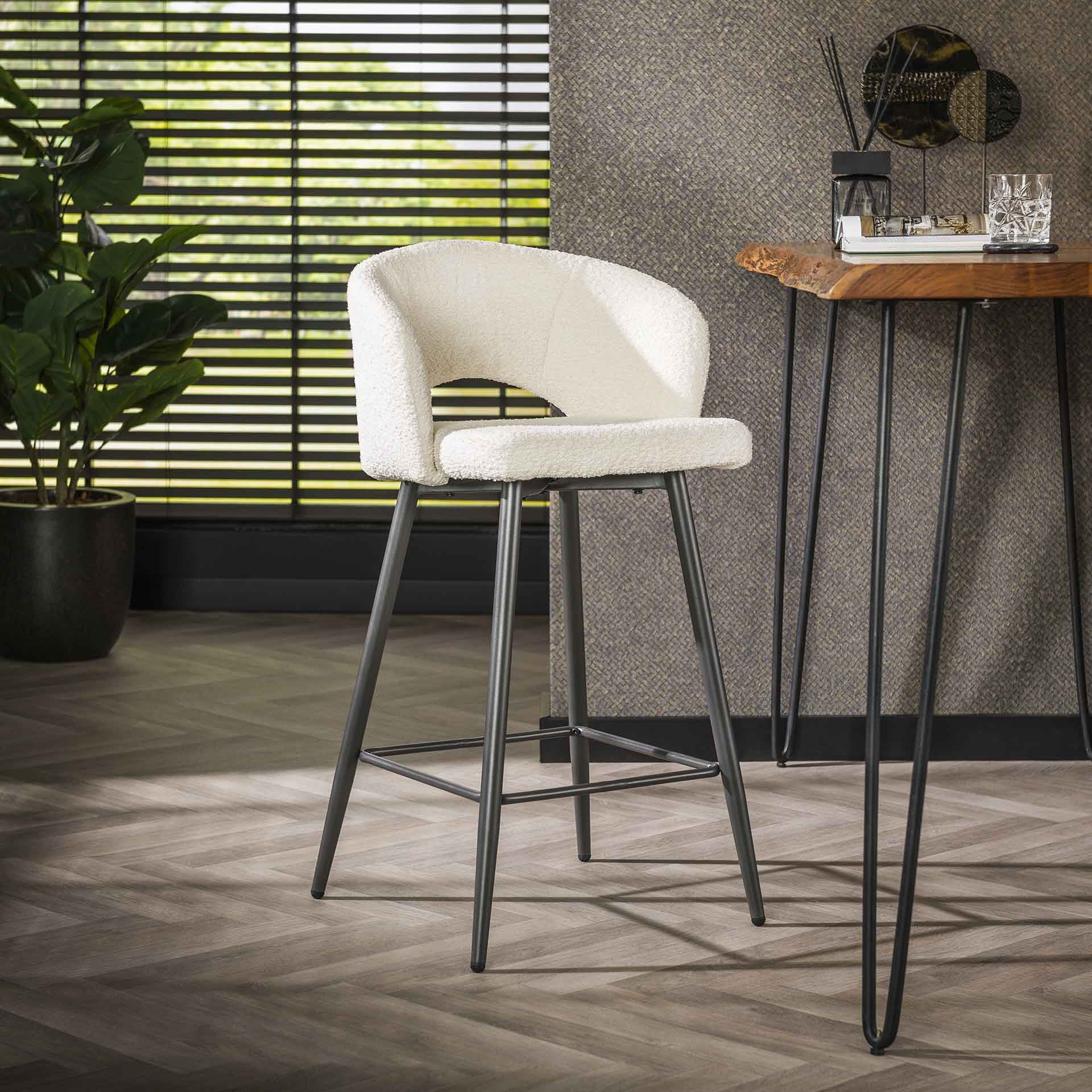LifestyleFurn Barstoel Arnie Bouclé - Wit (zithoogte 69cm)