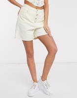Missguided Frauen Shorts Button Up in weiß