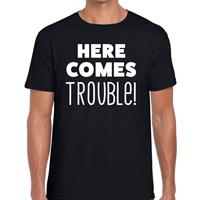 Bellatio Here comes trouble tekst t-shirt zwart heren - Zwart