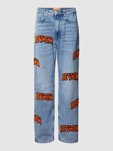 REVIEW Jeans met labelapplicatie