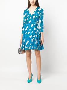 DVF Diane von Furstenberg graphic-print silk wrap dress - Blauw
