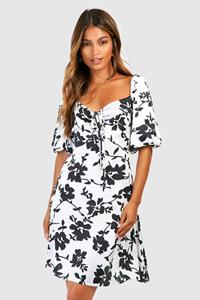 Boohoo Satijnen Skater Jurk Met Print En Pofmouwen, Cream