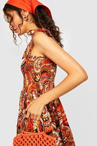 Boohoo Geplooide Paisley Print Mini Skater Jurk Met Ceintuur, Red