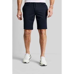 bugatti Bermudas, im lässigen Look