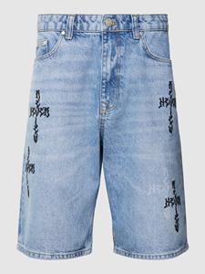 REVIEW Korte jeans met motiefstitching