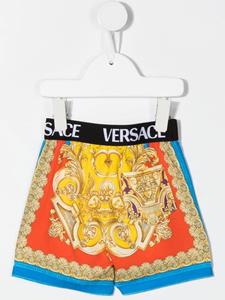 Versace Kids Shorts met barokprint - Goud