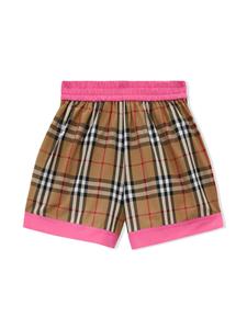 Burberry Kids Geruite shorts - Roze