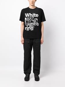 White Mountaineering T-shirt met logoprint - Zwart