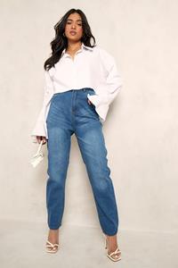 Boohoo Petite Mom Jeans Met Hoge Taille, Middenblauw