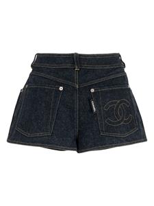 CHANEL Pre-Owned 1990s CC-stitched denim shorts - Blauw
