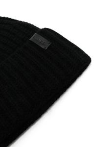 Vince logo-appliqué ribbed-knit beanie - Zwart